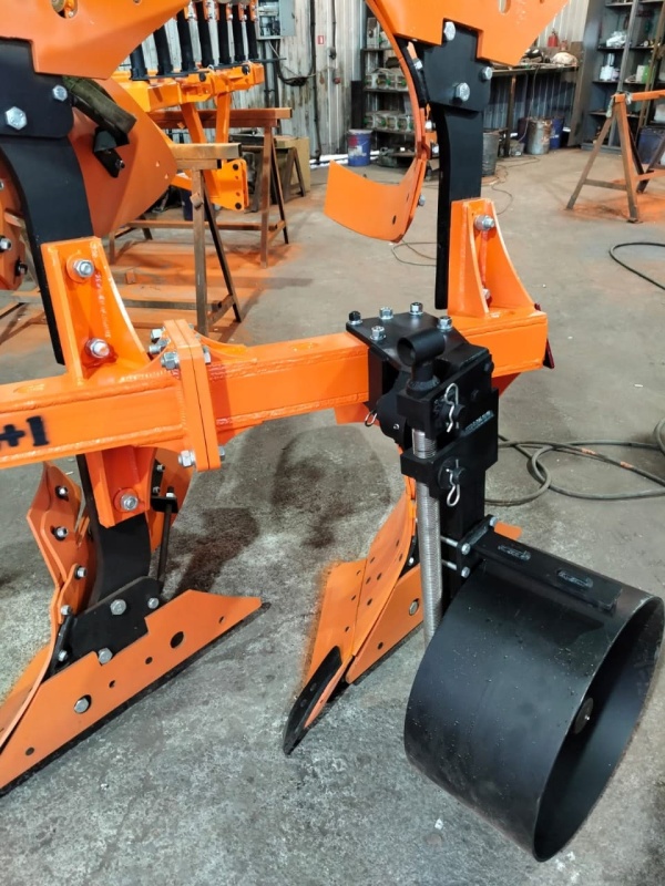 Плуг навесной оборотный 3/35+1 купить в Волгограде – «БДН-АгроКубань», 9