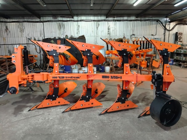 Плуг навесной оборотный 3/35+1 купить в Волгограде – «БДН-АгроКубань», 2