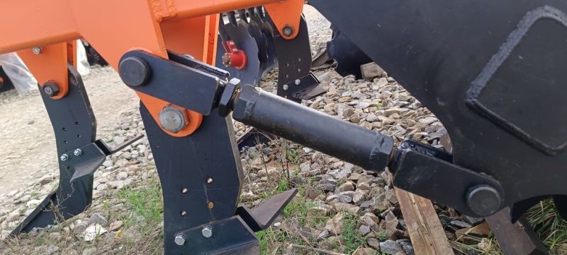 Плуг чизельный ПЧН 1,6 с планчатым катком купить в Волгограде – «БДН-АгроКубань», 3